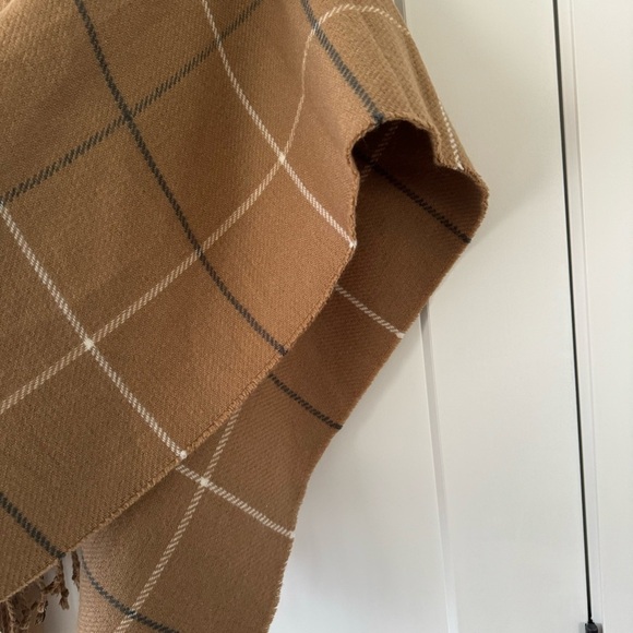 Abercrombie Tan Plaid Poncho - Picture 6 of 8